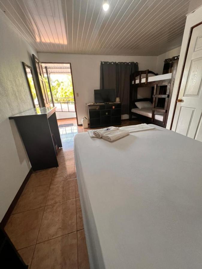 Bed and Breakfast Cabinas Playa Bandera Parrita Exteriér fotografie